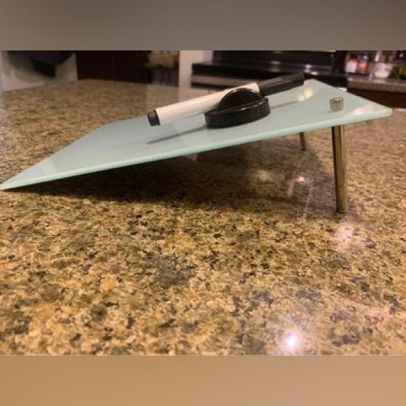 Board with pen and eraser - Picture 2 of 3